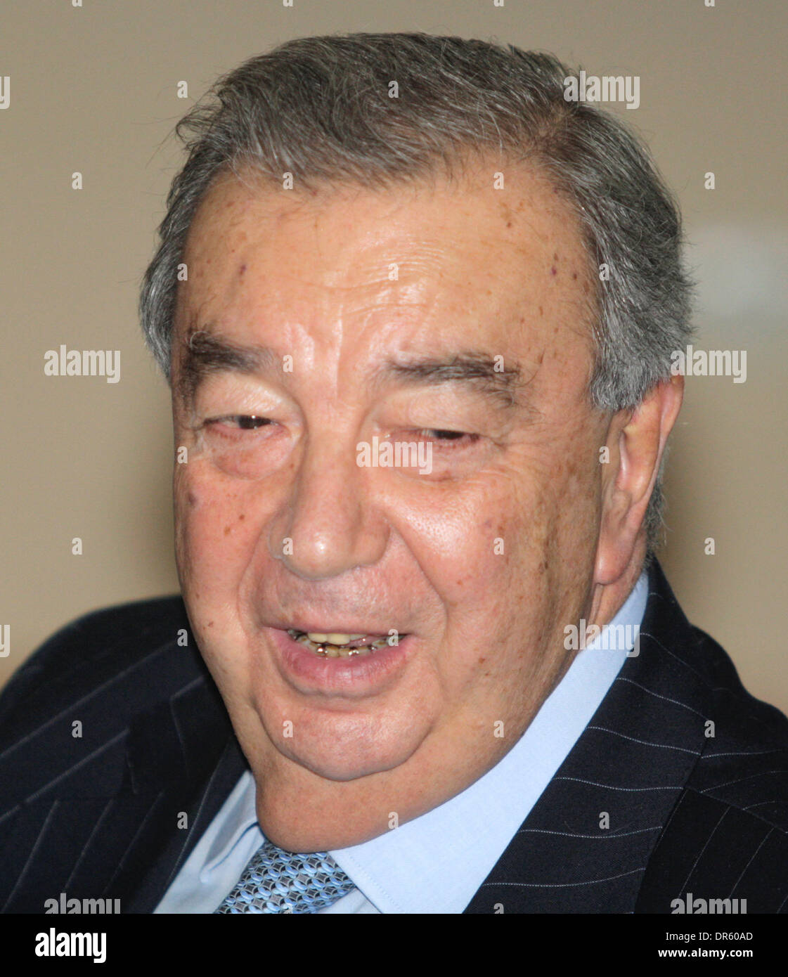 25. März 2009 - Bakalov, Russland - YEVGENY PRIMAKOV, Vorsitzender des Handels-Industrie Kammer der Russischen Föderation während des Besuchs Bakalov. Yevgeny Primakov ist ein russischer Politiker, ein ehemaliger KGB-allgemeine und ein ehemaliger Premierminister von Russland. Er war auch der letzte Redner des Sowjets der Union des Obersten Sowjets und dem russischen Außenminister. (Kredit-Bild: © PhotoXpress/ZUMA Press) RESTRI Stockfoto