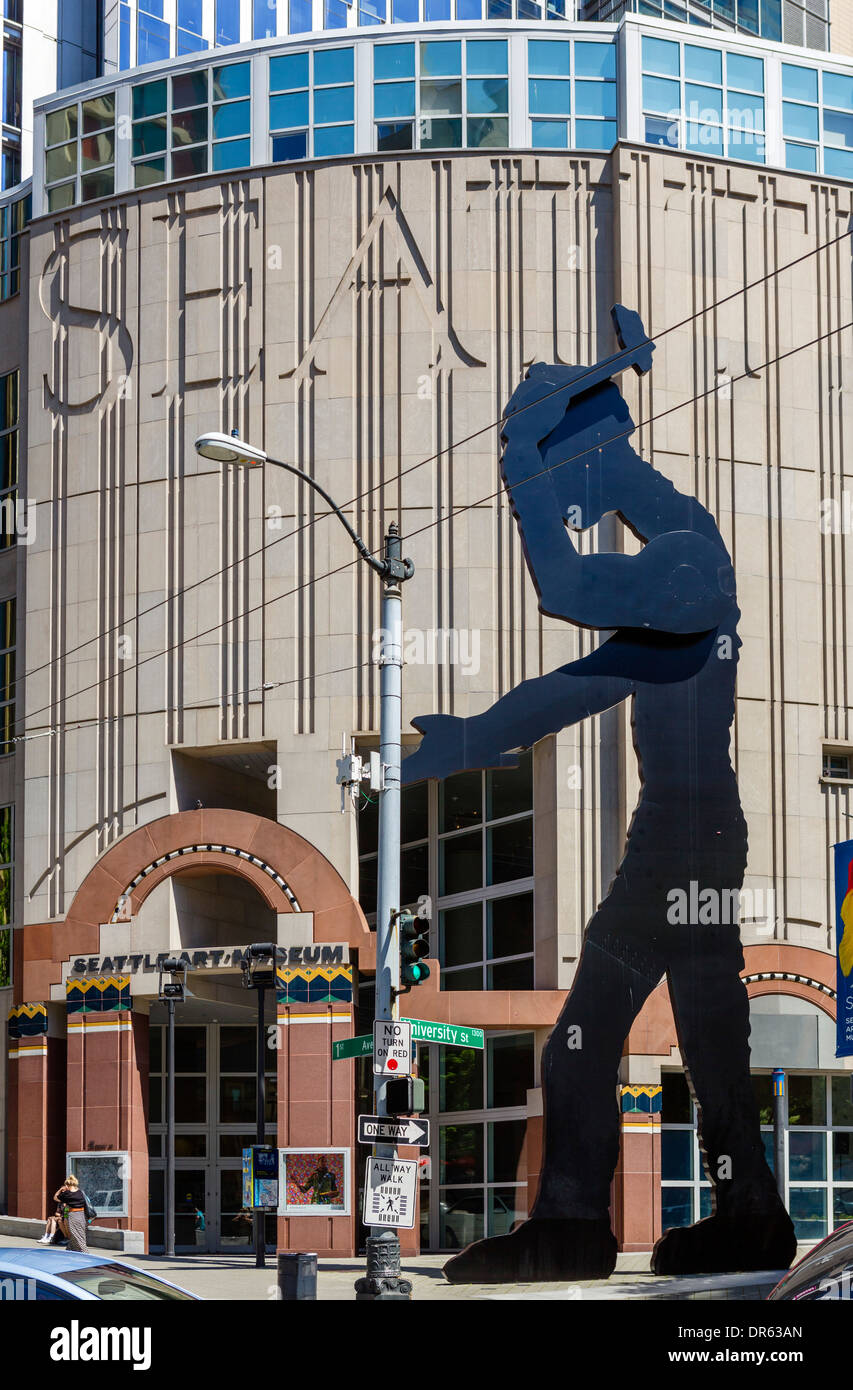 Skulptur Jonathan Borofskys "Hammering Man" vor dem Eingang des Seattle Art Museum, Seattle, Washington, USA Stockfoto