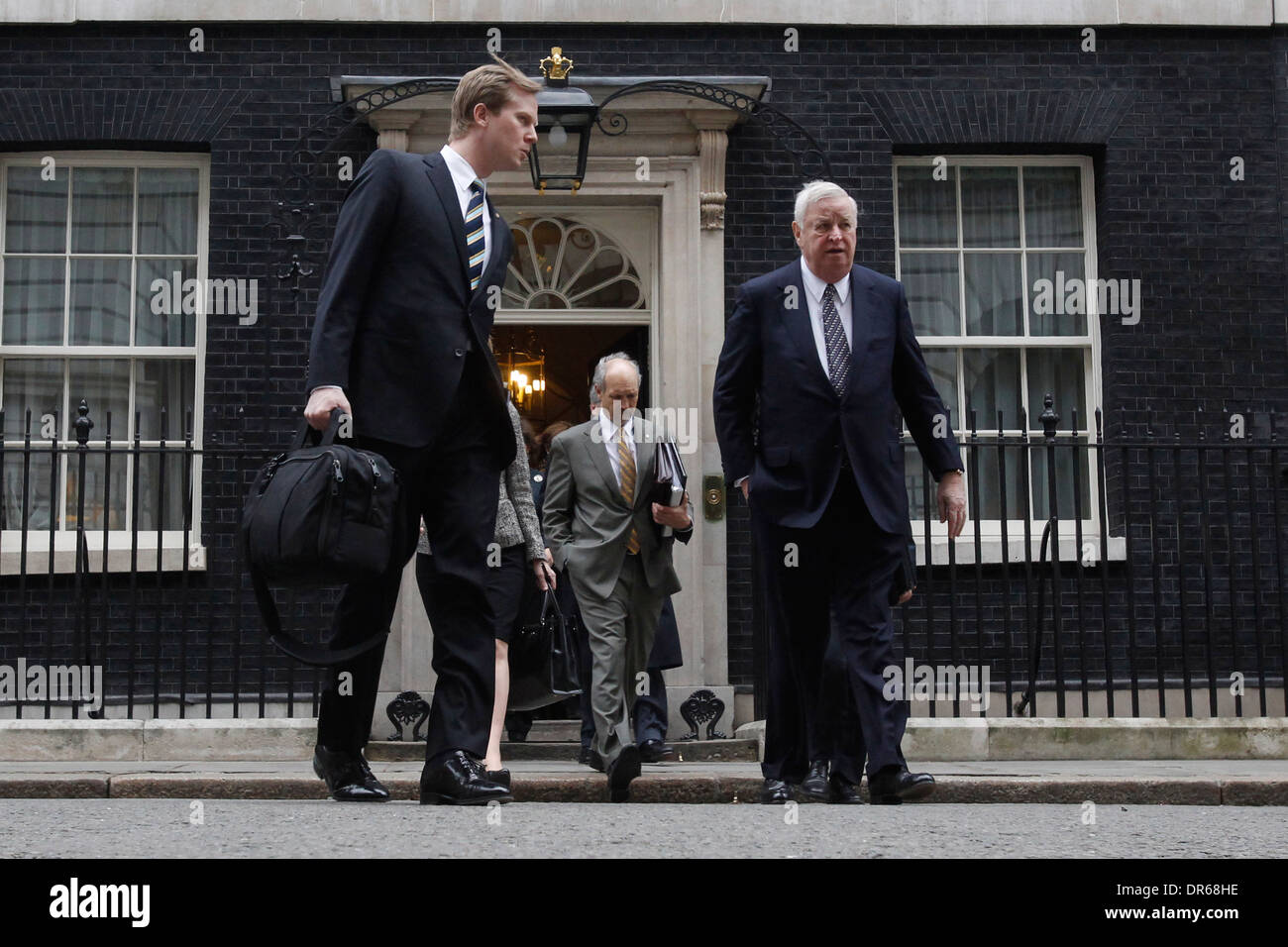 US Secretary Of State John Kerry (L) und sein britischer Amtskollege William Hague (R) außerhalb Nummer 10 Downing Street Stockfoto