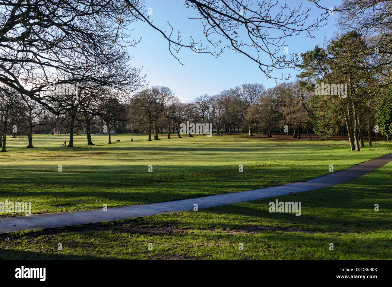 Stilmäßig Park in Bearwood, Birmingham an einem sonnigen Wintertag. Stockfoto