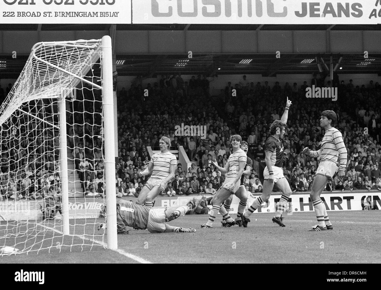 Fußballer Peter Withe punktet Ziel ASTON VILLA V CHELSEA im VILLA PARK 09.08.1984 Stockfoto