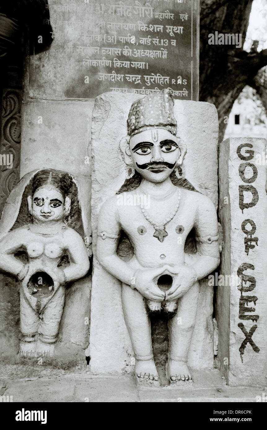 Gott des Geschlechts in blaue Stadt Jodhpur in Rajasthan in Indien in  Südasien. Mann Frau sexuelle Hindu Religion religiöse indische Tempel  asiatischen vulgär Gemeinheit Stockfotografie - Alamy