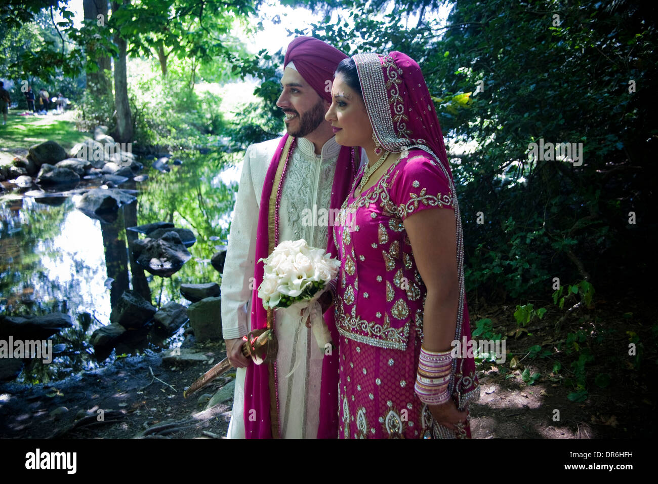 Indische Hochzeit Saree Sherwani Kurta Mojari Stockfoto