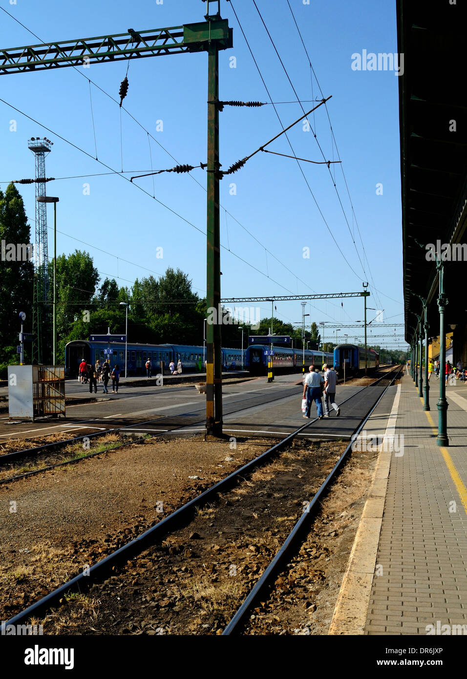 Bahnhof Szeged Ungarn außen Eisenbahnschienen Stockfoto