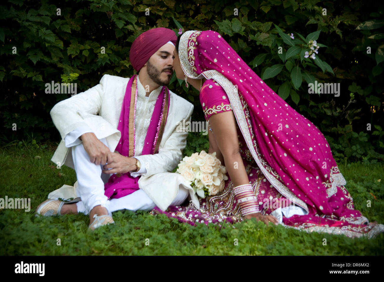 Indische Hochzeit Saree Kurta Mojari Dupatta Stockfoto