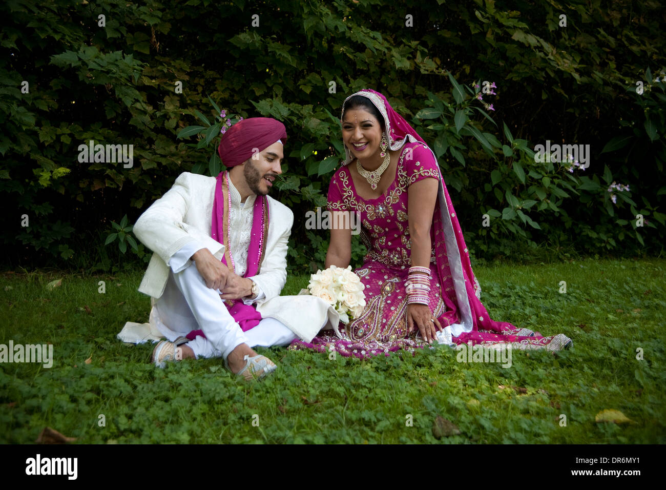 Indische Hochzeit Saree Kurta Mojari Dupatta Stockfoto