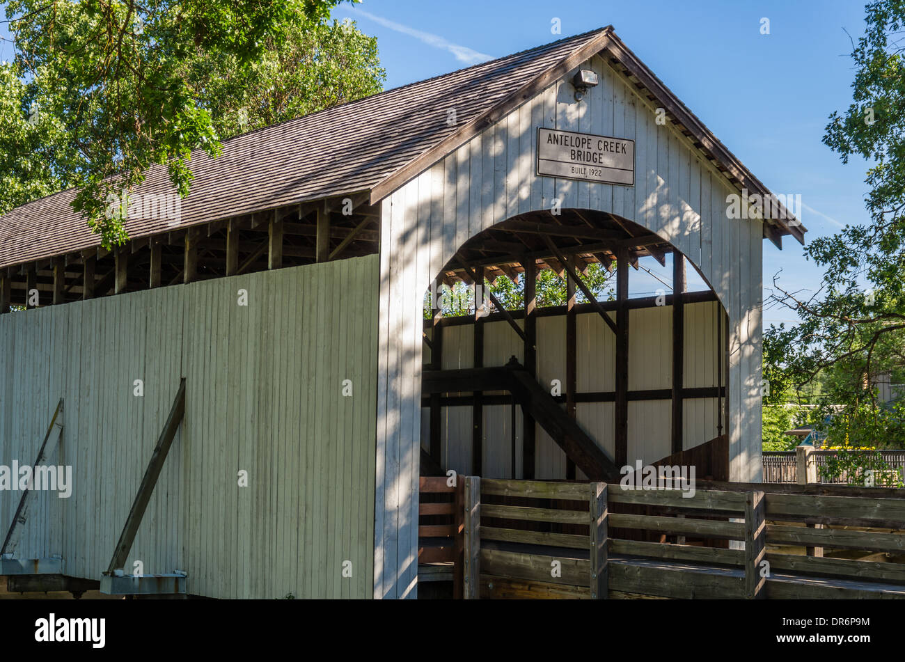Historic Antelope Creek überdachte Brücke erbaut 1922 in Fußgängerverkehr umgewandelt.  Eagle Creek, Oregon Stockfoto