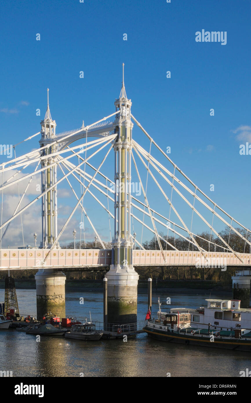 Albert Bridge über die Themse zwischen Chelsea und Battersea, London UK Stockfoto