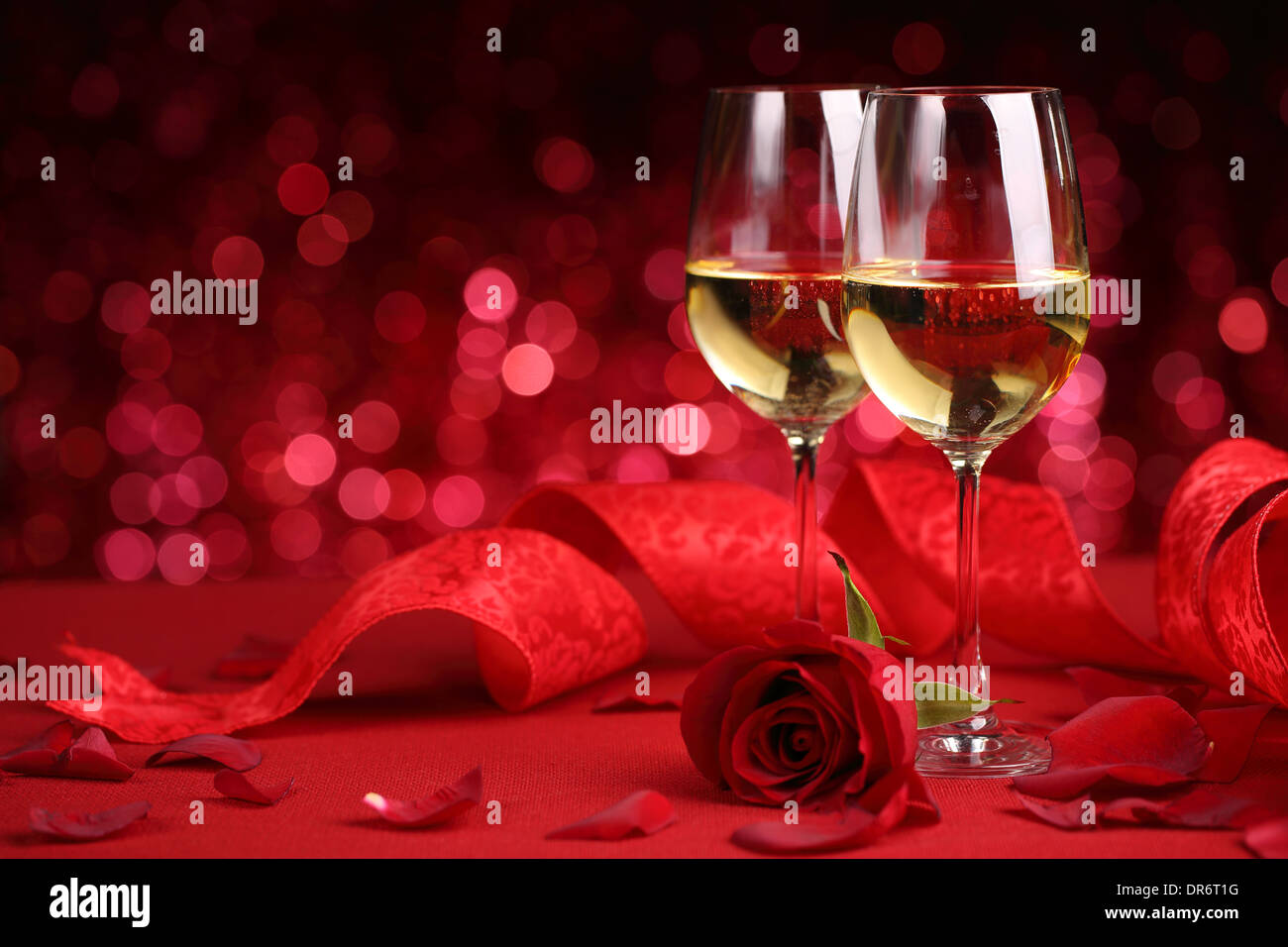Valentines Day Feier mit Champagner Stockfoto
