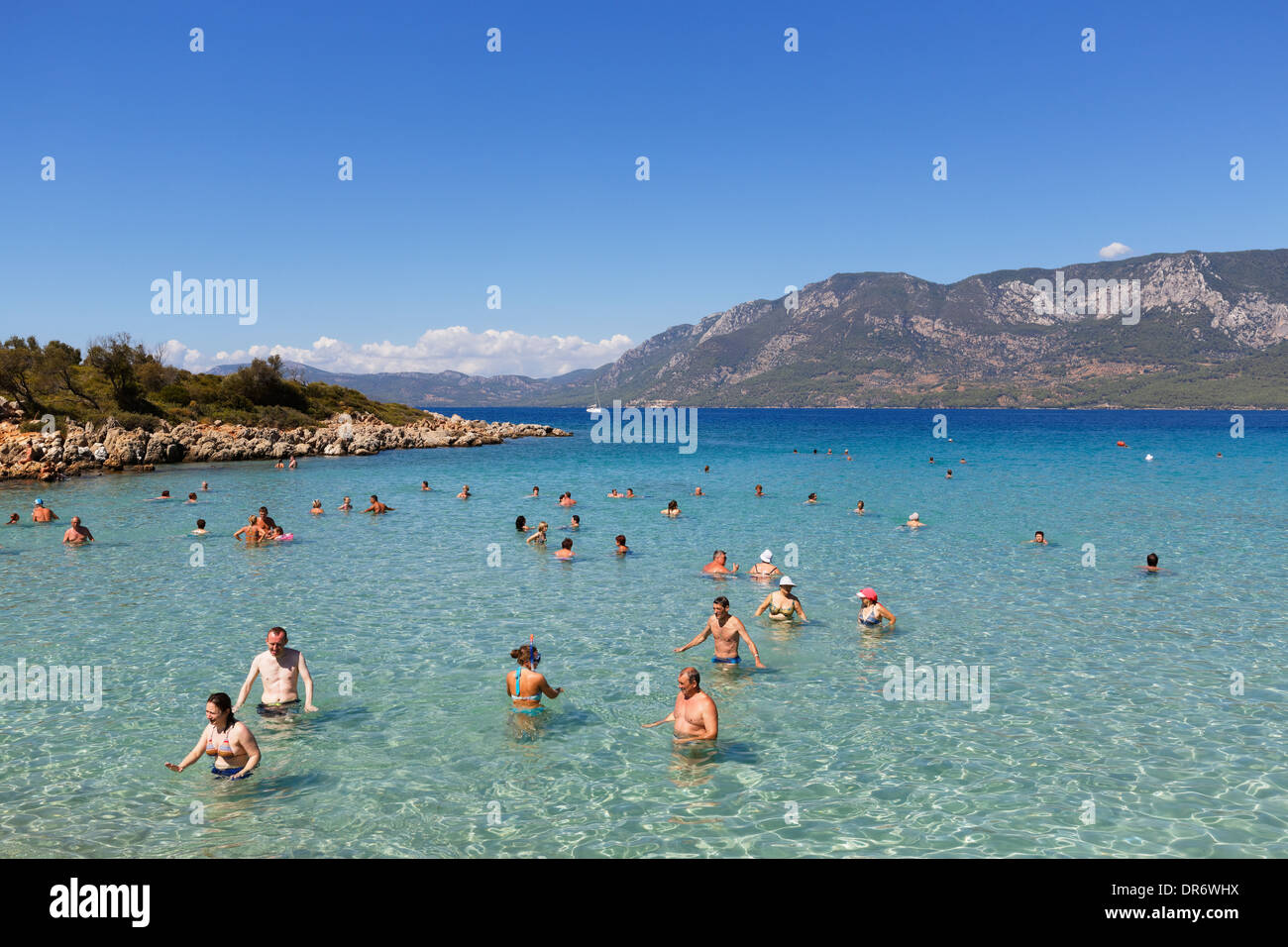 Türkei, Golf Goekova, Cedar Island, Touristen am Kleopatra-Strand Stockfoto