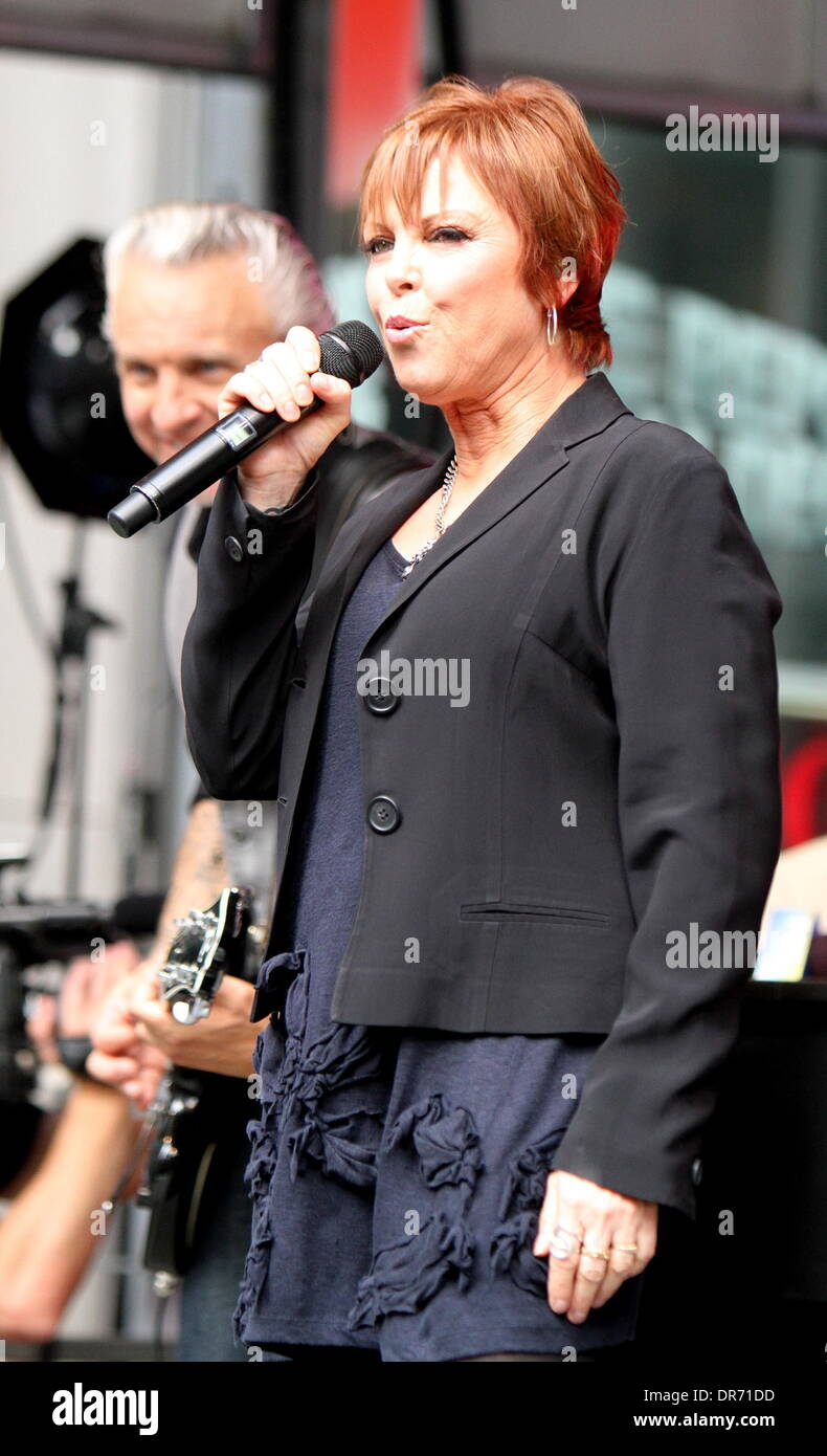 Pat Benatar Und Neil Giraldo Fuhren Im Rahmen Des Fox Freunde All American Summer Concert Serie New York City Usa 29 06 12 Stockfotografie Alamy