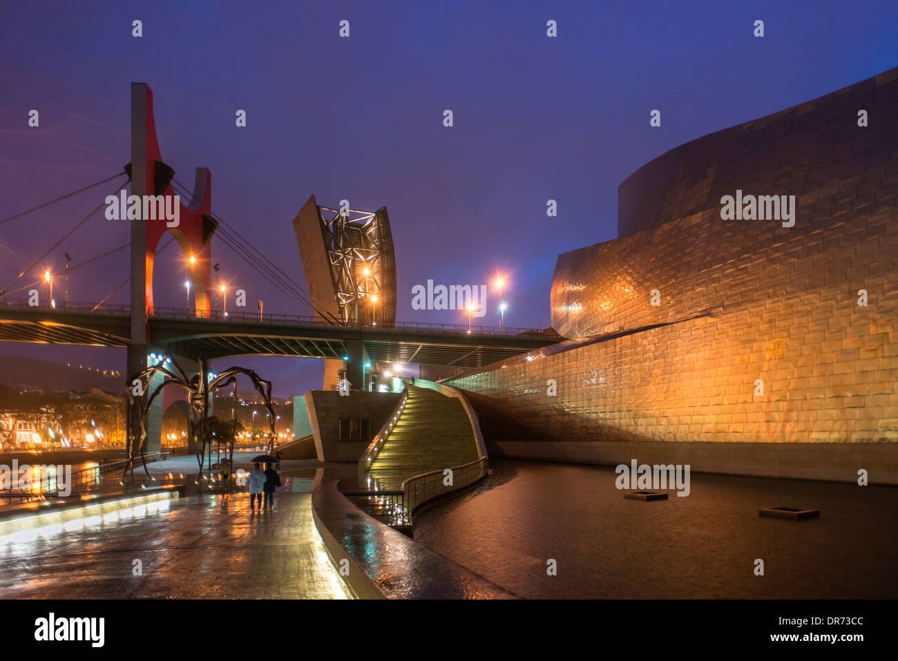 Guggenheim-Museum in der Abenddämmerung Bilbao Spanien Stockfoto