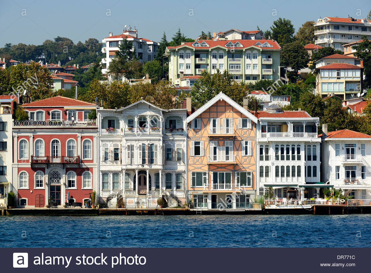 Türkei, Istanbul, Häuser am Bosporus in Sariyer Stockfoto, Bild 65927384 Alamy