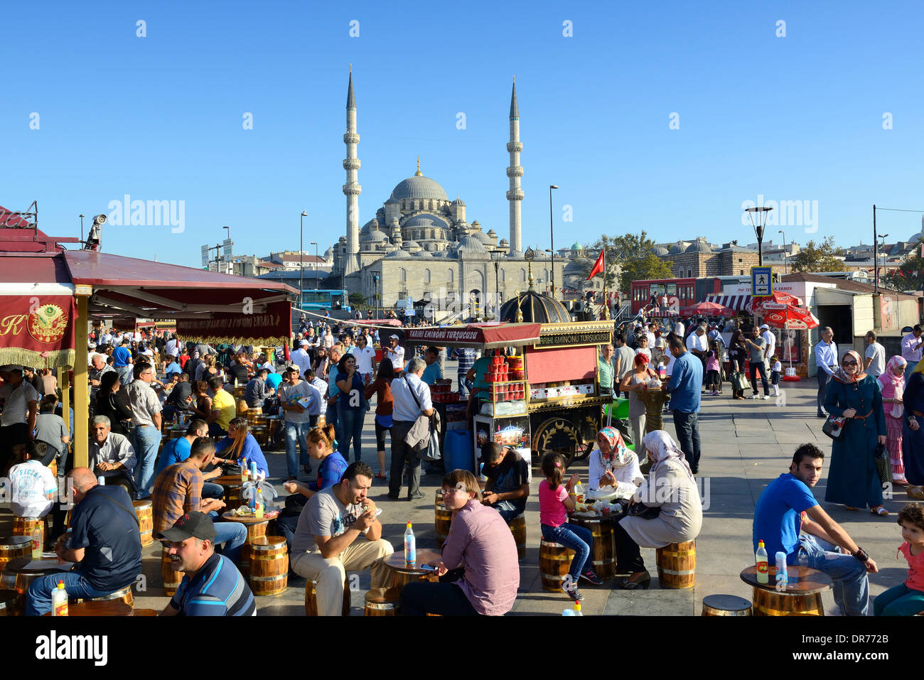 Türkei, Istanbul, Essensstände auf Vorplatz Yeni Camii Stockfoto
