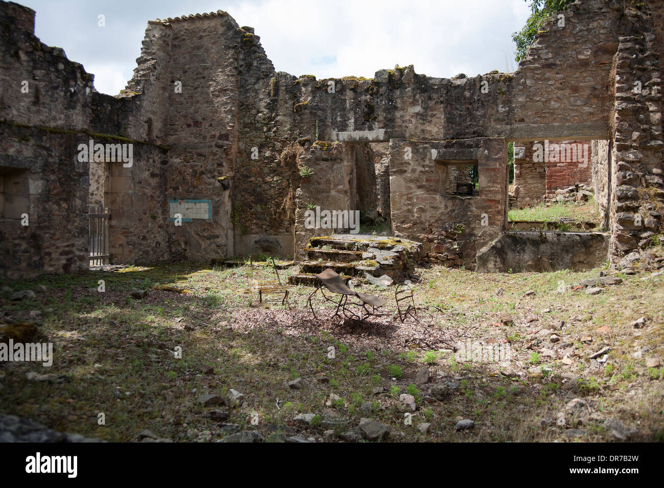 Zerstörte Gebäude in Oradure-Sur-Glane Frankreich Website von WWII Massaker an den Einwohnern der Stadt durch deutsche SS-Soldaten Stockfoto