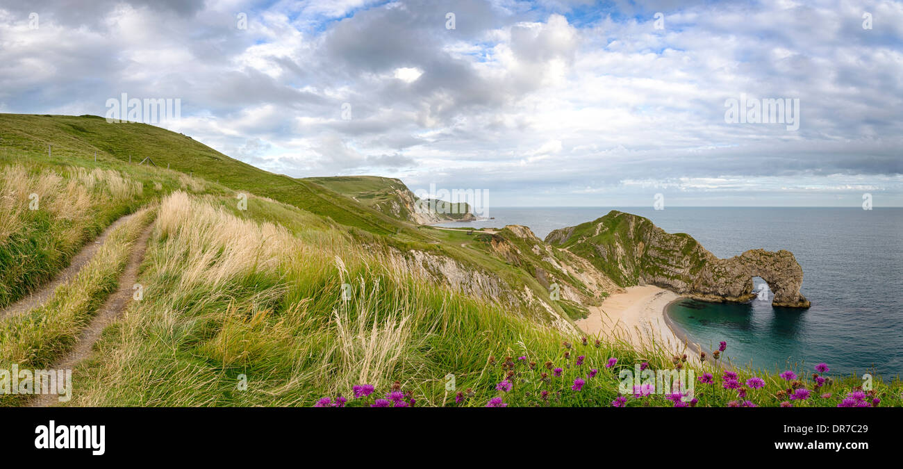Durdle Door ein Naturstein arch auf die Jurassic Coast of Dorset Stockfoto Durdle Door ein Naturstein arch auf die Jurassic Coast of Dorset Stockfoto