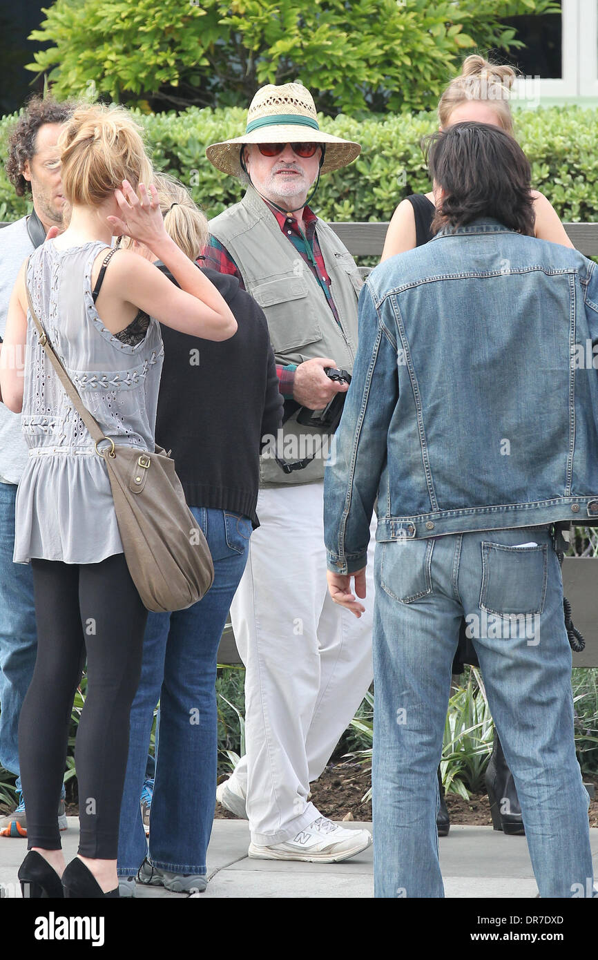 Regisseur Terrence Malick die Dreharbeiten an Originalschauplätzen in Venice Beach für den neuen Film "Knight of Cups", Regie: Terrence Malick (Stroh Hut) Los Angeles, Kalifornien - 13.06.12 Stockfoto