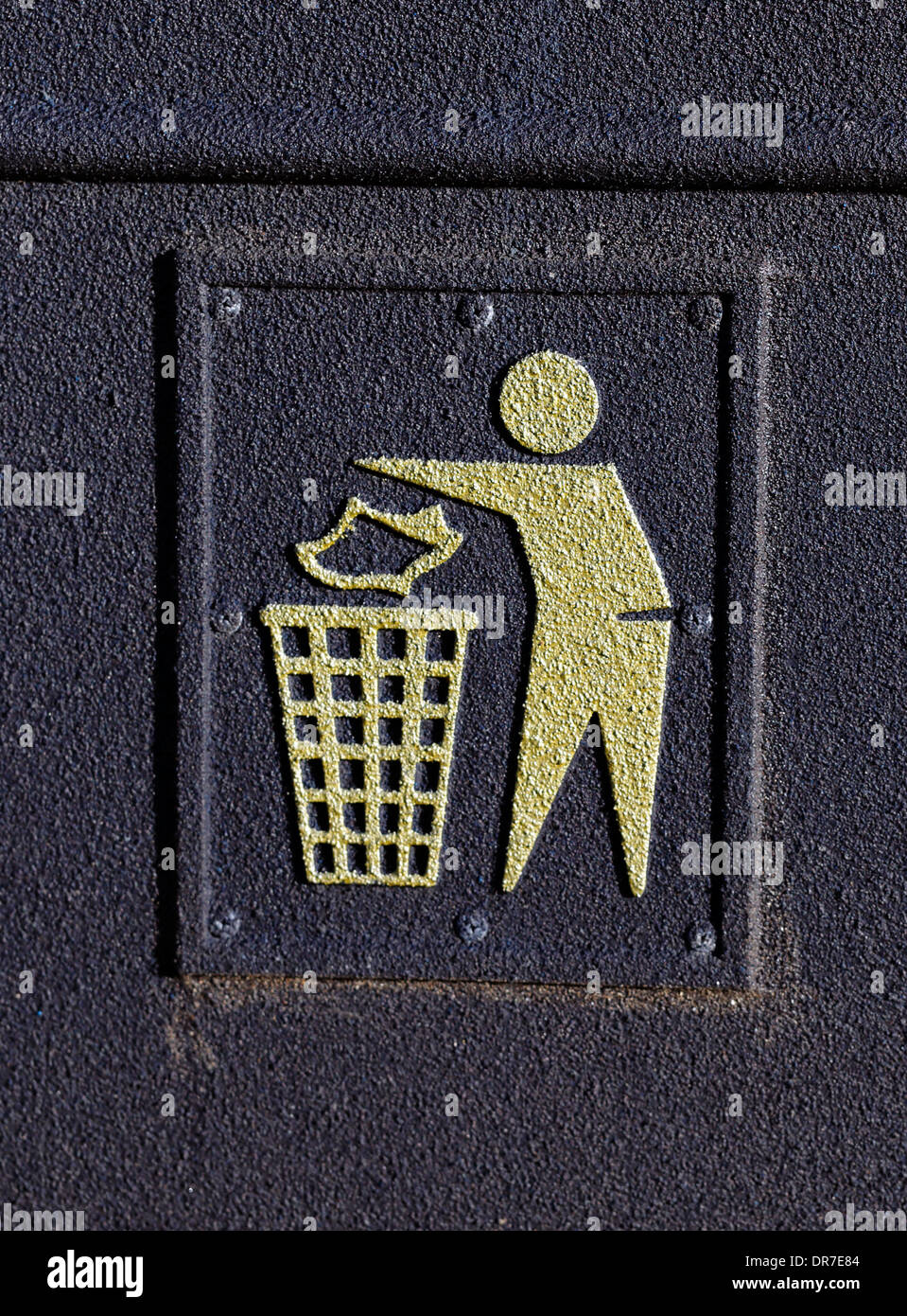Das Zeichen auf der Seite einem Abfallbehälter in Süd-Wales, UK Stockfoto