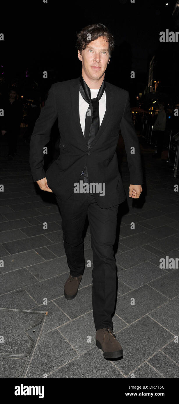 Benedict Cumberbatch verlassen die Premiere von The Amazing Spider-Man, im Odeon Leicester Square statt. London, England - 18.06.12 wo: London, Vereinigtes Königreich bei: 18. Juni 2012 Stockfoto