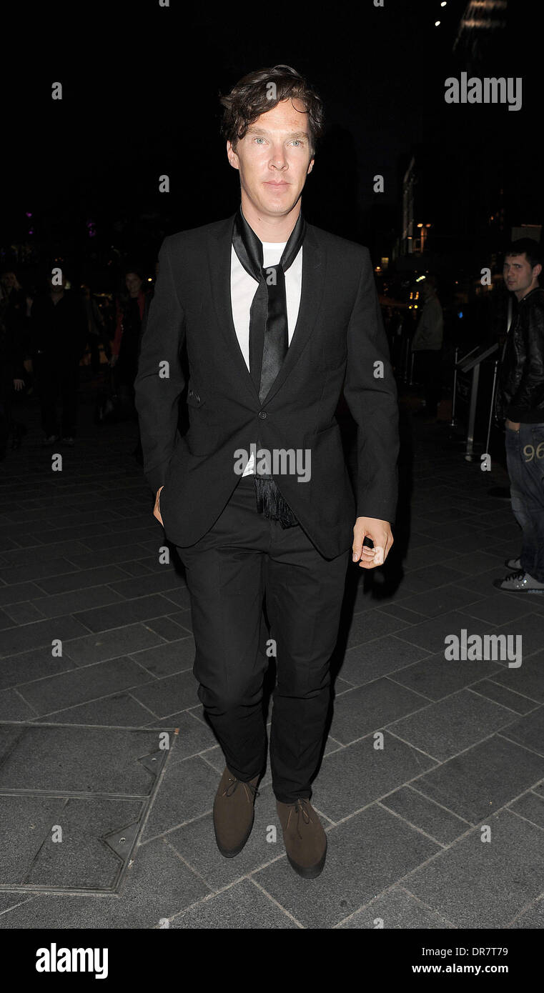 Benedict Cumberbatch verlassen die Premiere von The Amazing Spider-Man, im Odeon Leicester Square statt. London, England - 18.06.12 wo: London, Vereinigtes Königreich bei: 18. Juni 2012 Stockfoto