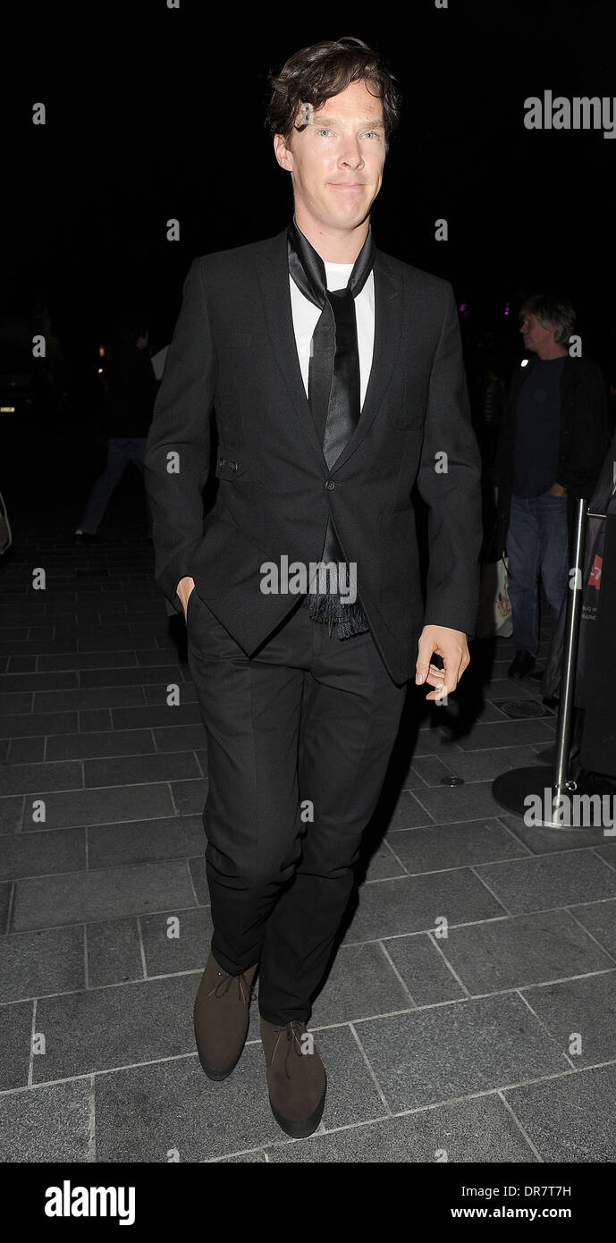 Benedict Cumberbatch verlassen die Premiere von The Amazing Spider-Man, im Odeon Leicester Square statt. London, England - 18.06.12 wo: London, Vereinigtes Königreich bei: 18. Juni 2012 Stockfoto