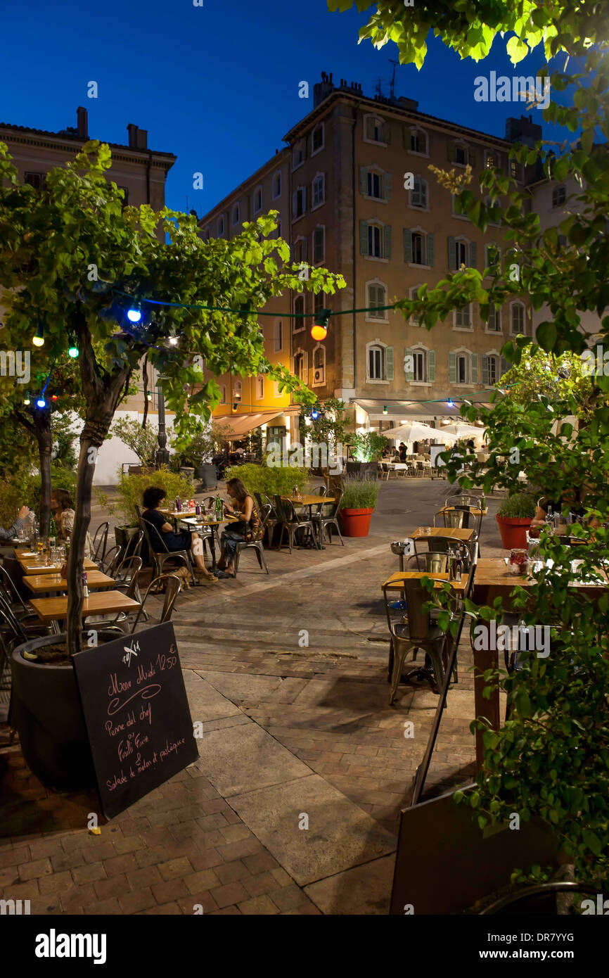 Café im Freien, Marseille, Frankreich Stockfoto