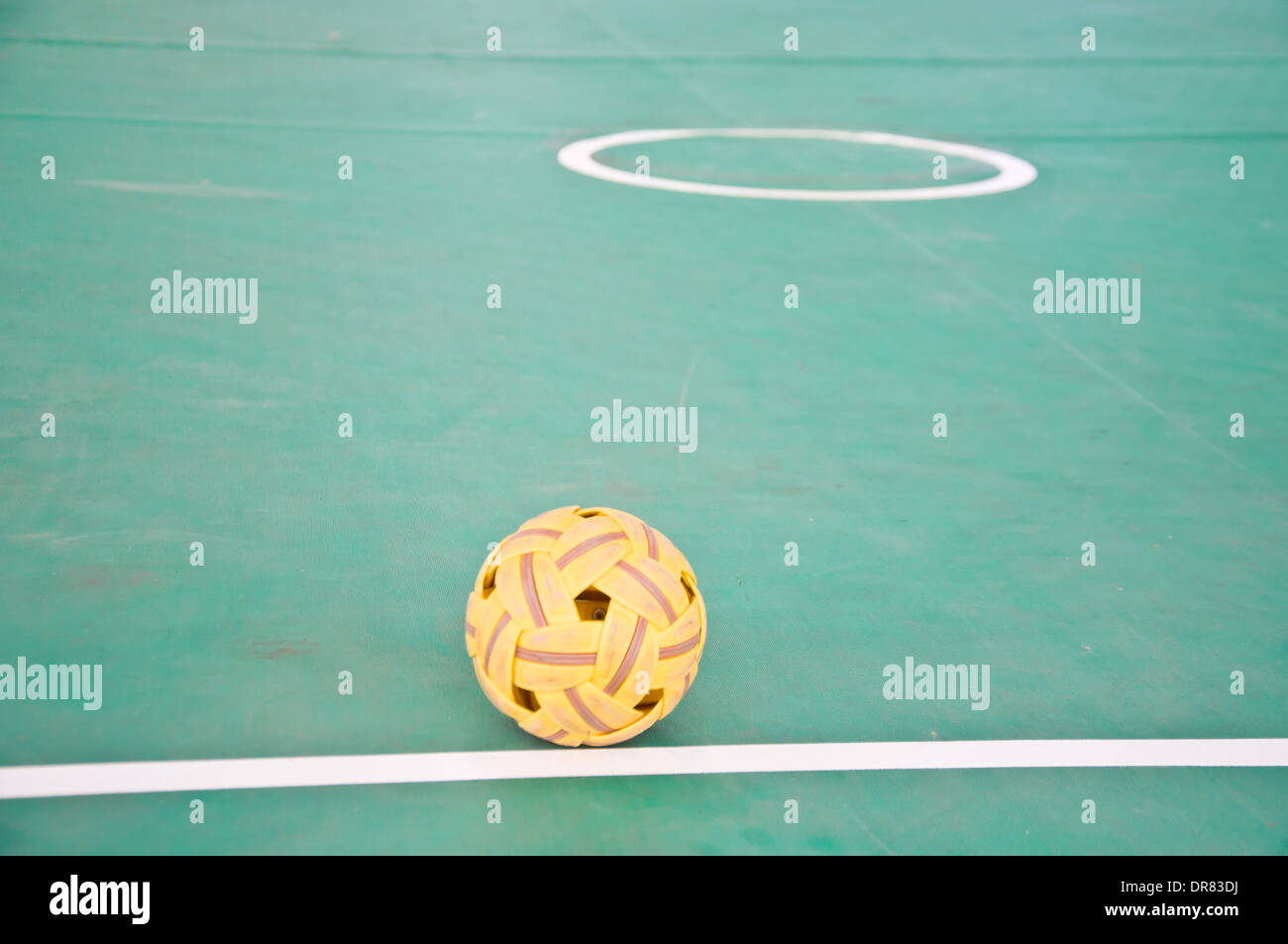 alte grüne Sepak Takraw-Feld Stockfoto