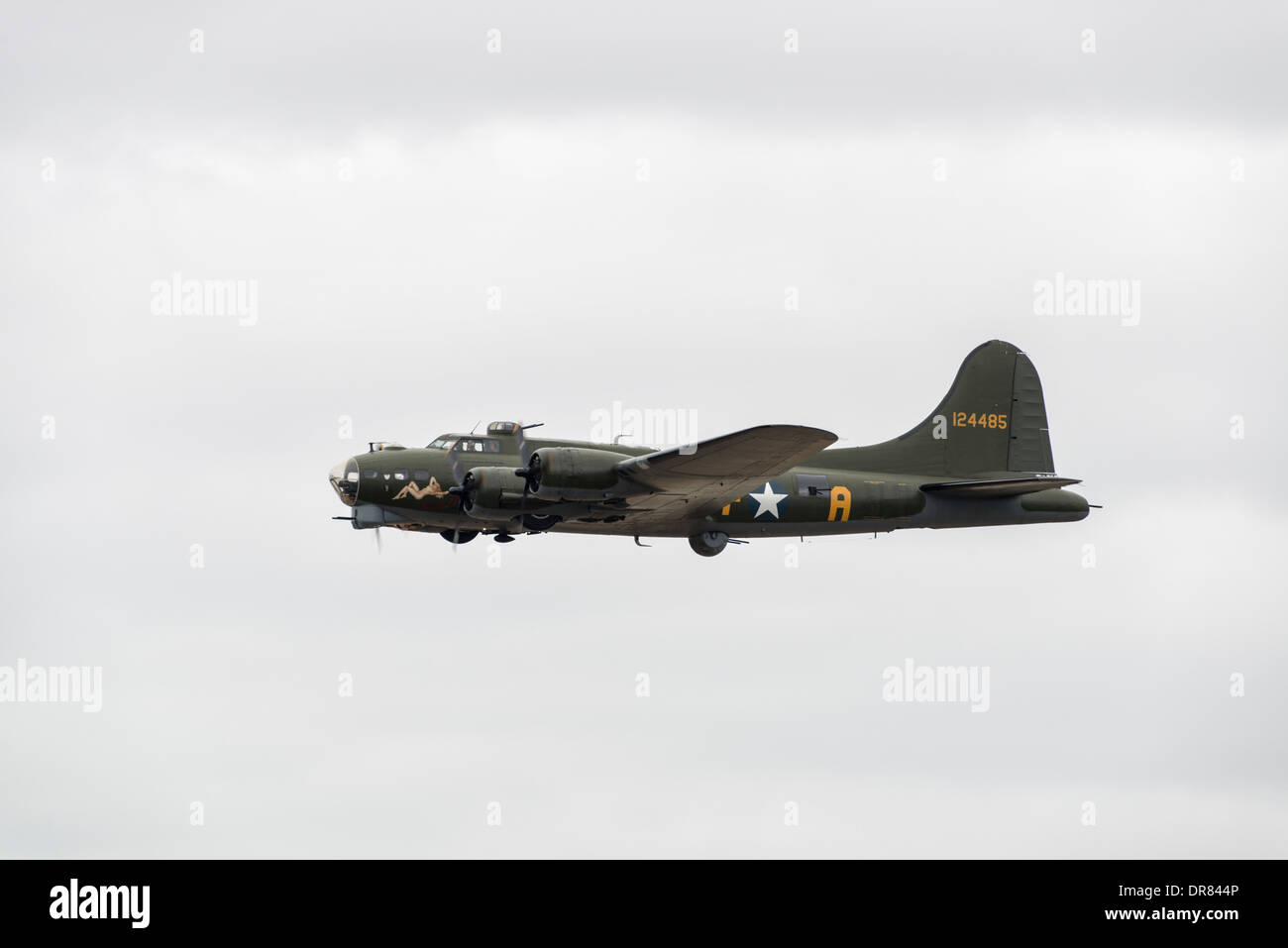Ikonische amerikanische Weltkrieg zwei schwere Bombenflugzeuge der b-17 Sally B benannt zeigt am 2013 Royal International Air Tattoo Stockfoto