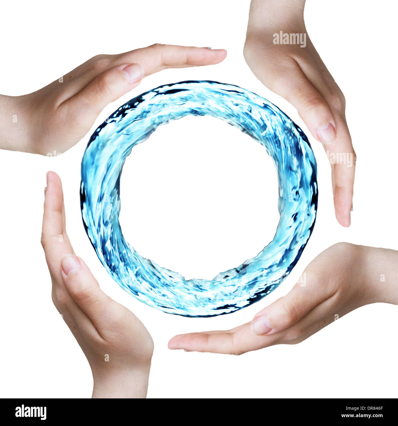 Hände, die einen Ring von Wasser zu schützen Stockfoto