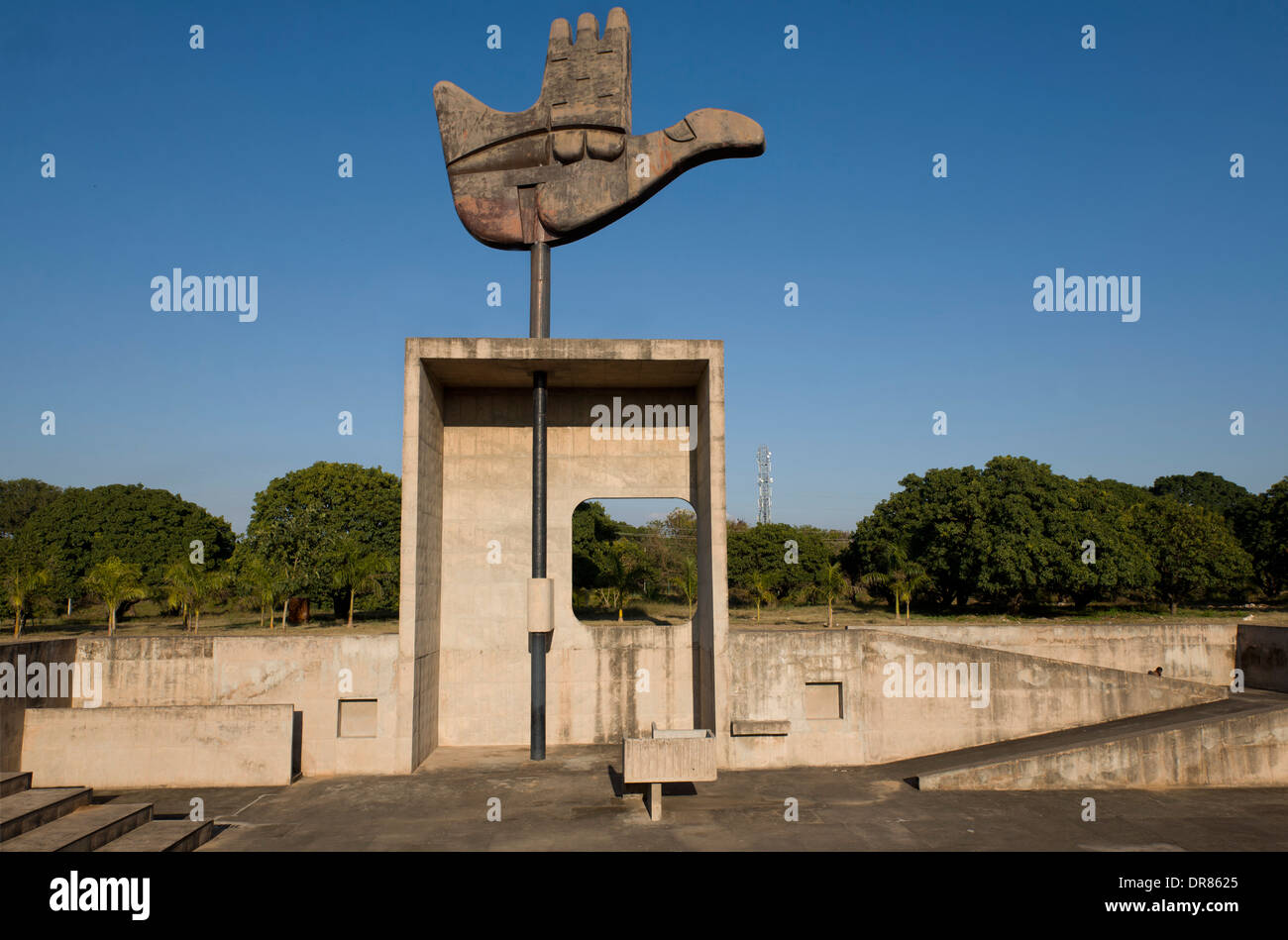 Offene Hand-Denkmal und Grube der Kontemplation, Chandigarh Stockfoto