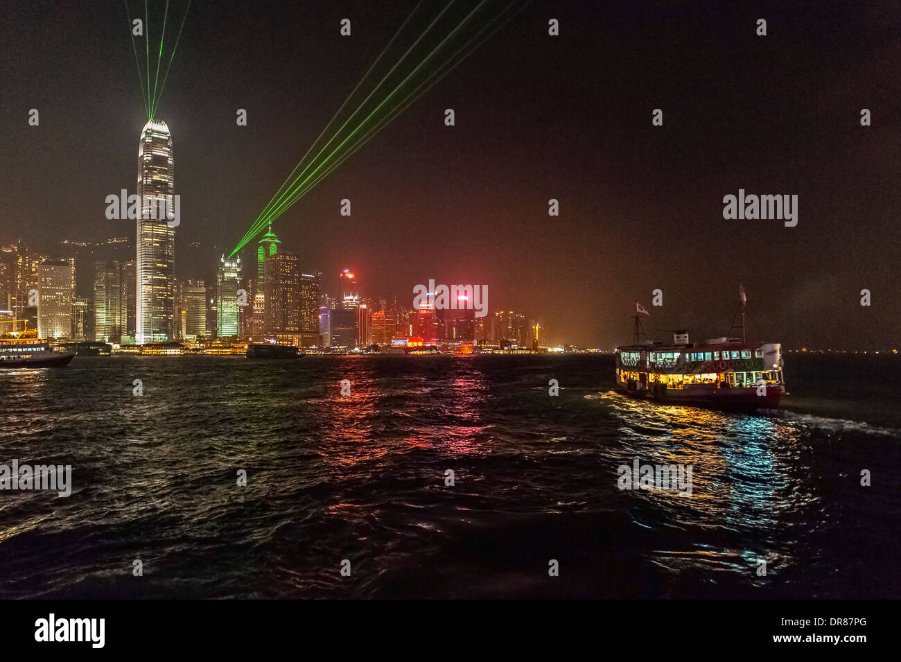 Nachtansicht des Victoria Harbour, Hongkong, China Stockfoto