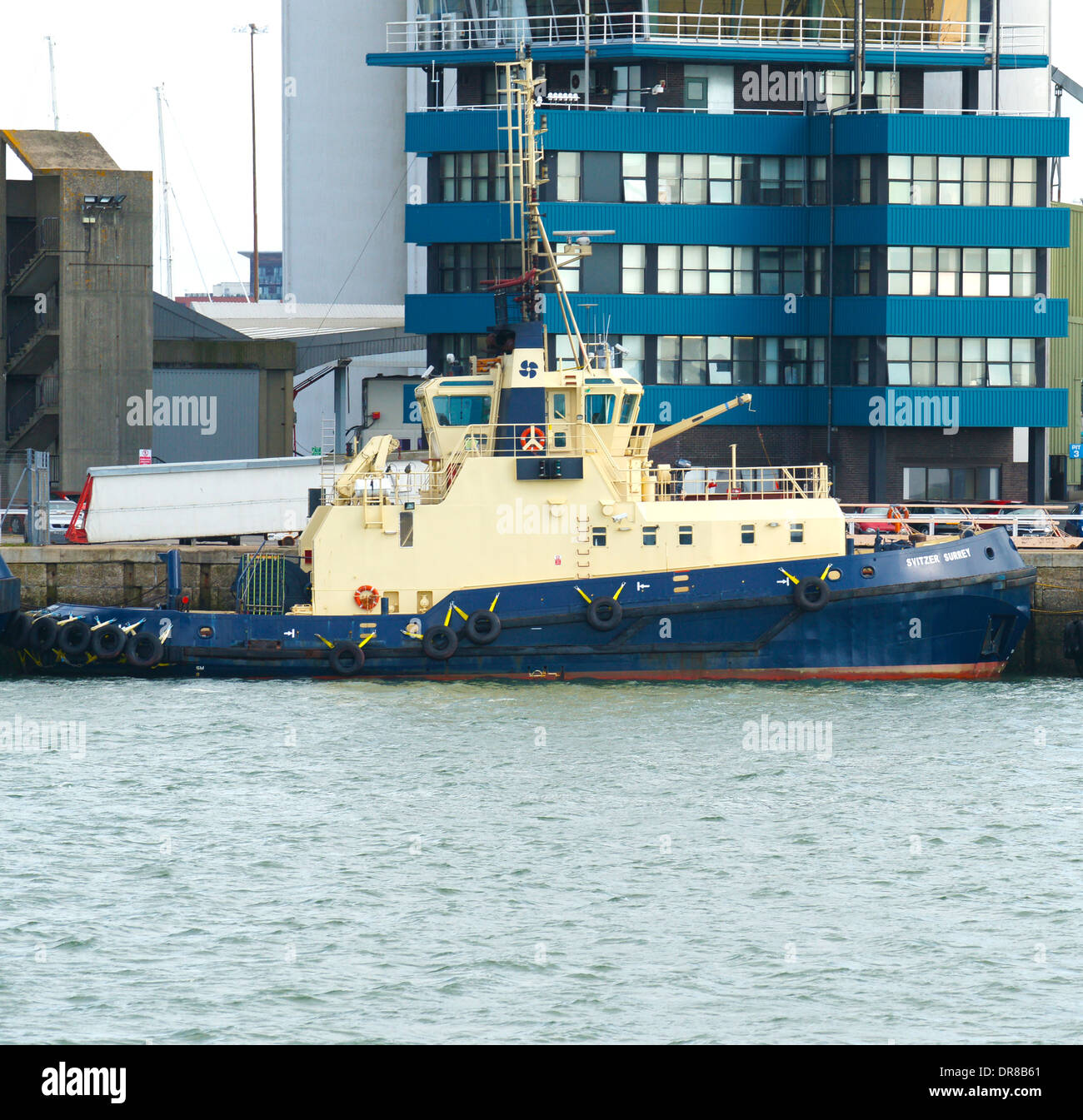 Schlepper "Svitzer Surrey" vertäut an Southampton Docks. Erbaut im Jahr 1992 von RICHARDS TROCKENDOCK & ENGINEERING - GREAT YARMOUTH, Großbritannien Stockfoto