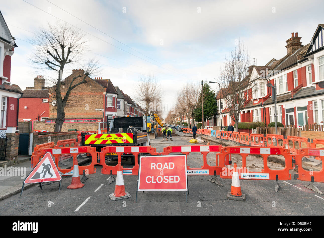 Straße gesperrt während Baustellen, Haringey, London, England, UK Stockfoto