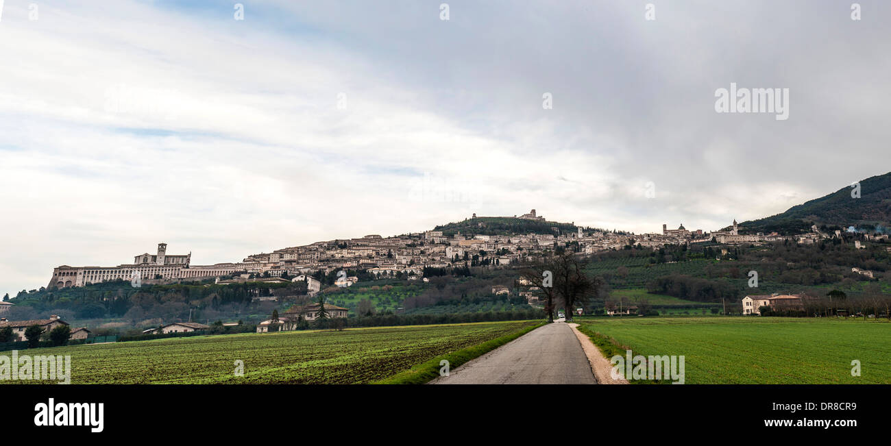 Panoramablick von Assisi, der UNESCO, in Italien, eine Stadt, die berühmt auf der ganzen Welt, wo St. Francis geboren wurde. Stockfoto