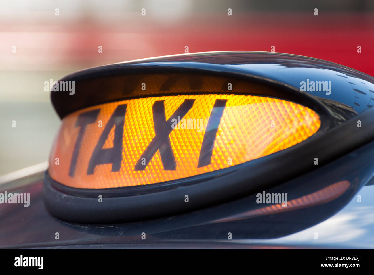 Beleuchtete London schwarzes Taxi Cab-Licht, England, UK Stockfoto