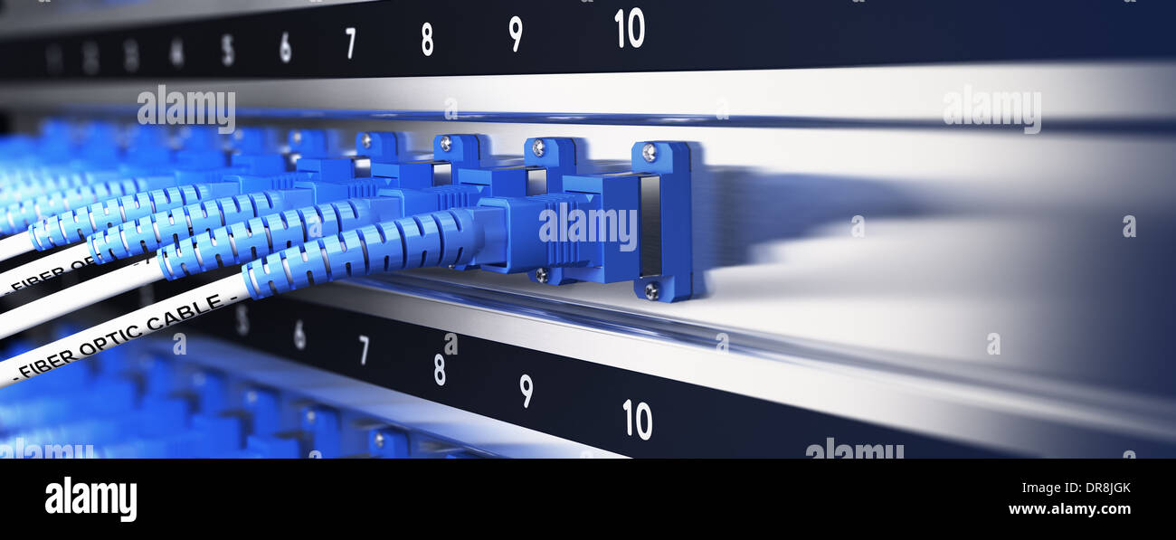 Nahaufnahme von Optical Fiber optic Telekommunikationsgeräten und Patchkabeln innerhalb einer Netzwerk-Infrastruktur. Unschärfe-Effekt Stockfoto