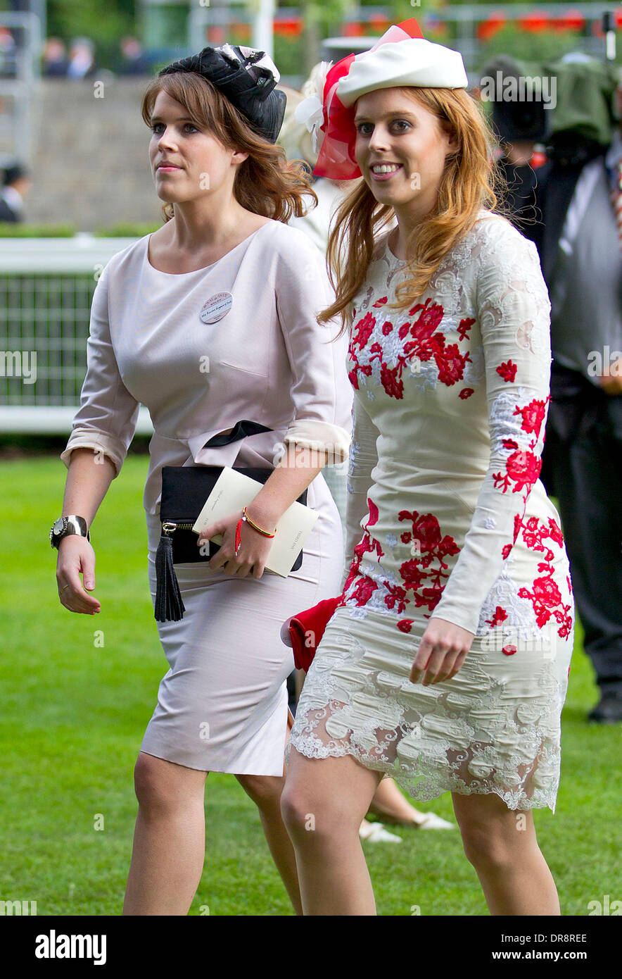 Prinzessin Eugenie Von York Und Prinzessin Beatrice Von York Royal Ascot In Ascot Racecourse Ladies Day Tag 3 Berkshire England 21 06 12 Stockfotografie Alamy