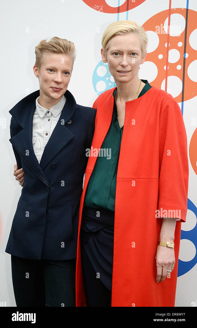 Tilda Swinton und Maja Borg bei einem Fototermin während des Edinburgh International Film Festival Edinburgh, Schottland - 22.06.12 Stockfoto