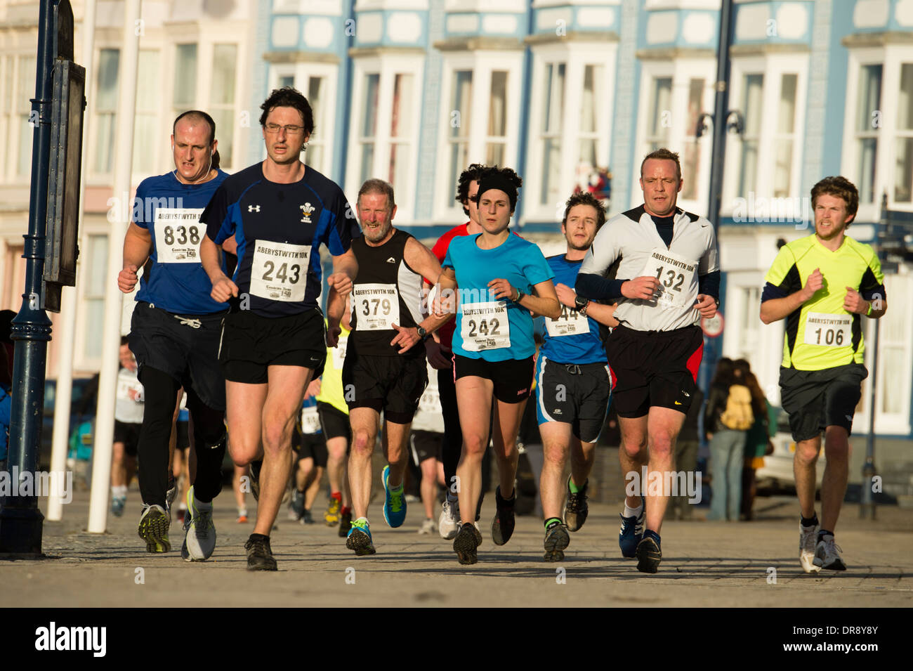 Eine Gruppe von Läufern, die im Wettbewerb mit der jährlichen Aberystwyth 10k laufen, Sonntag, 8. Dezember 2013 Stockfoto