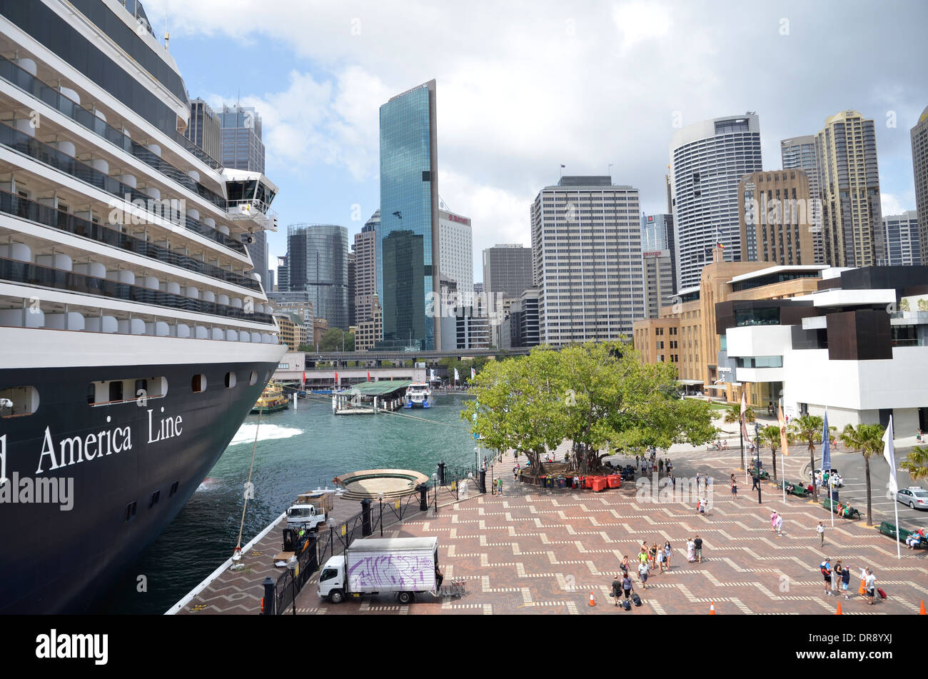 Cruise Liner Oosterdam, im Besitz von amerikanischen Linien Holland ankern in Circular Quay, Sydney Stockfoto