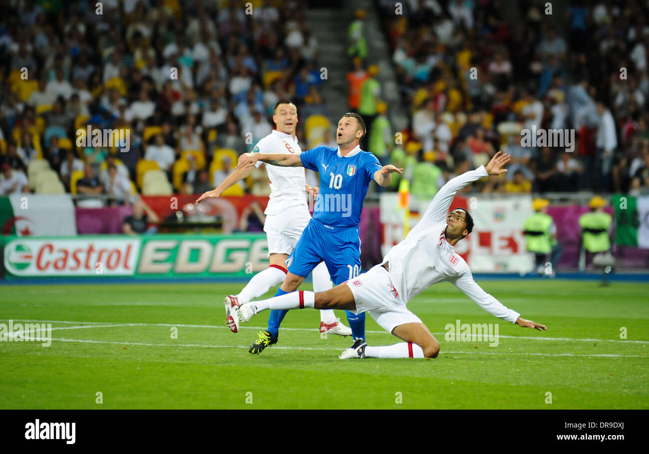 John Terry, Antonio Cassano und Joleon Lescott UEFA Euro 2012 - England 0 - 0 Italien - Quartal letzten Spiel anlässlich der Olympischen Stadion Kiew, Ukraine - 24.06.12 Stockfoto