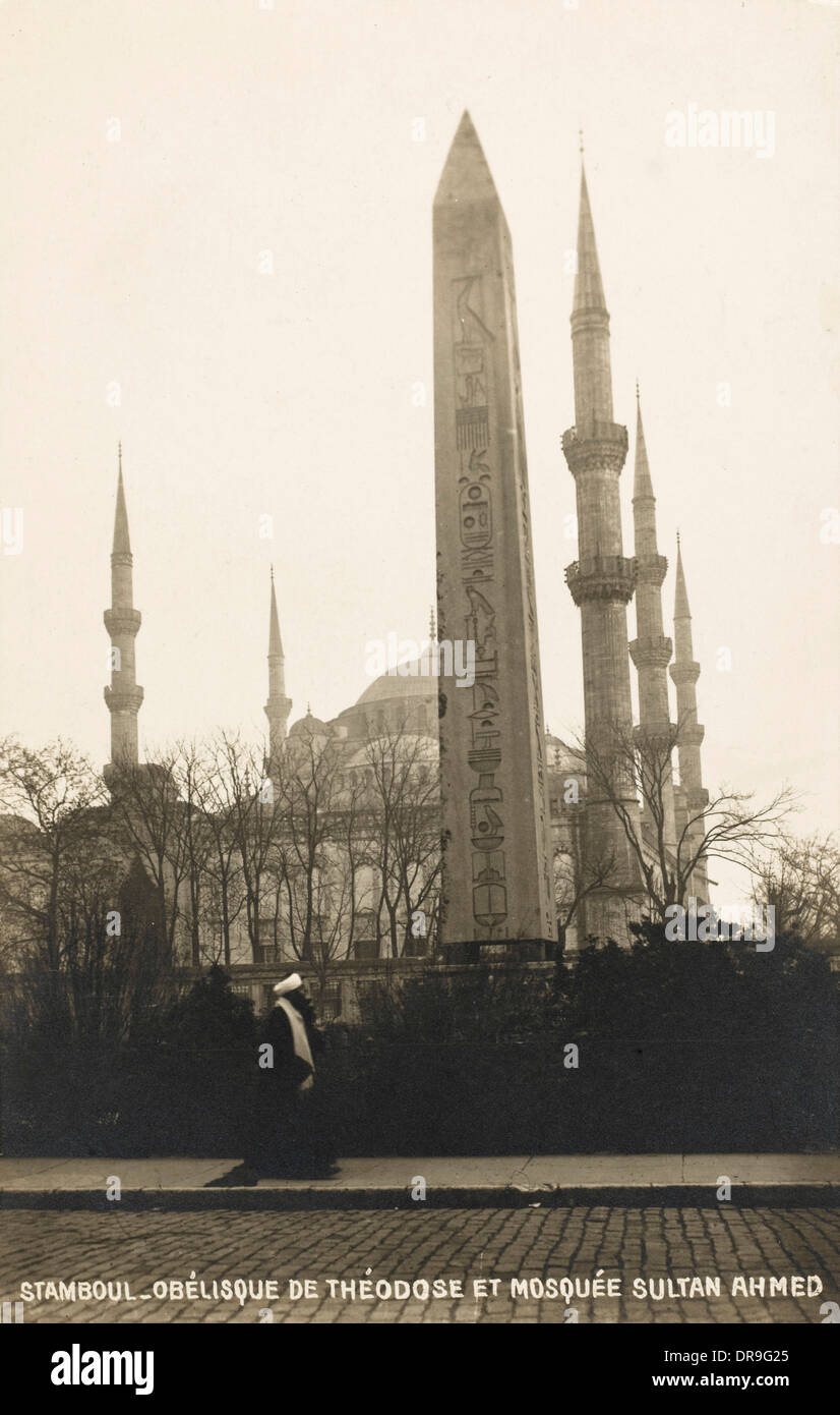 Der ägyptische Obelisk vor der blauen Moschee Stockfoto