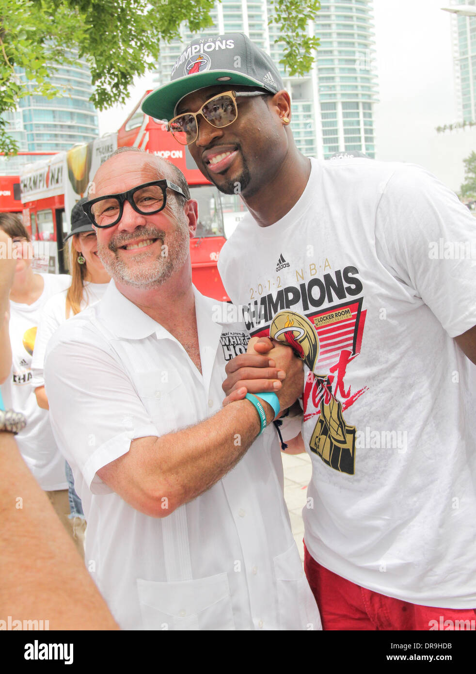 Dwyane Wade während einer Miami Heat-Sieg-Parade durch die Straßen von Miami, Florida, USA am 25. Juni 2012. Die Hitze schlagen die Oklahoma Thunder um den NBA-Titel zu gewinnen. Miami, Florida - 25.06.12 Stockfoto