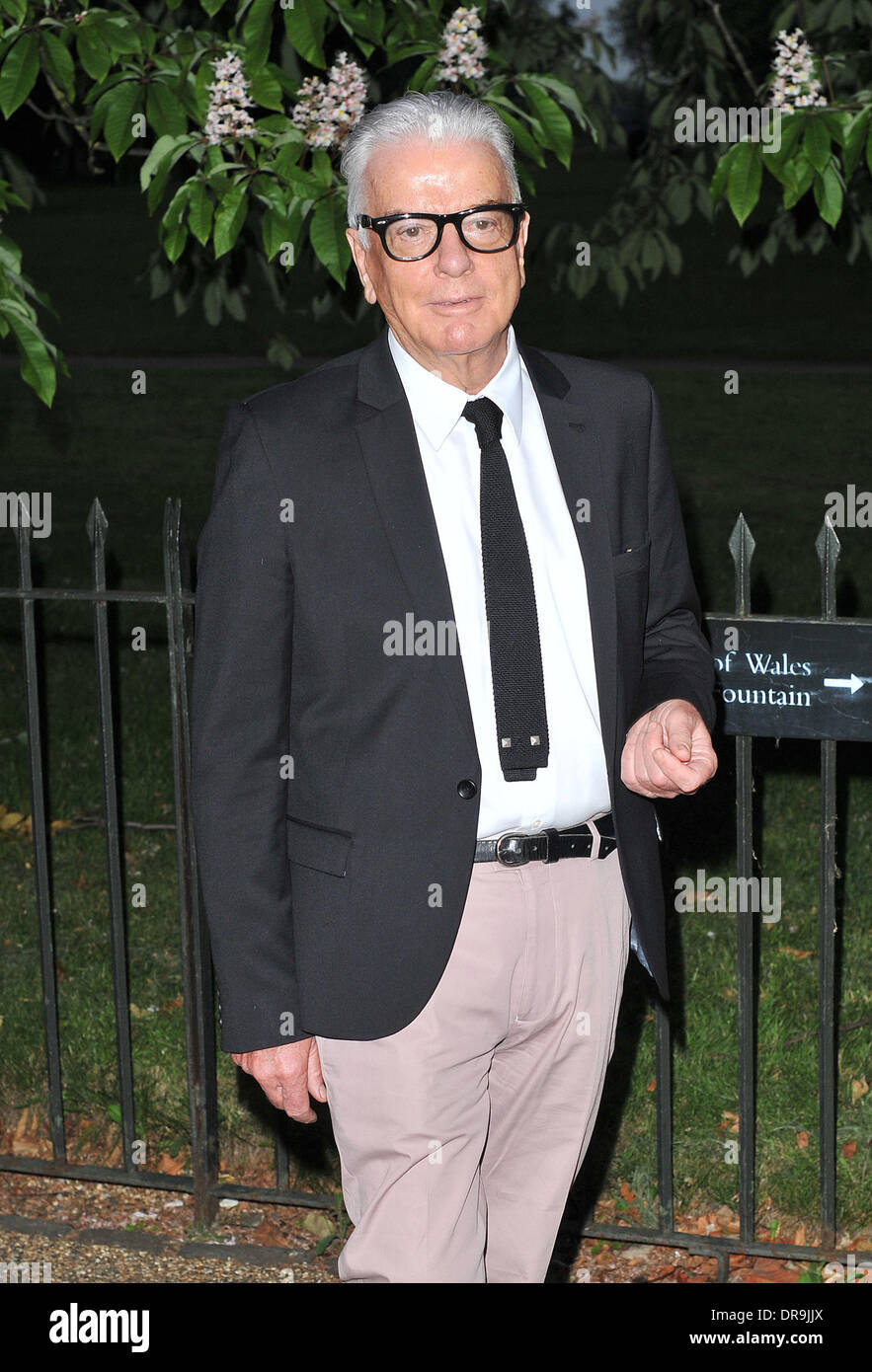 Nicky Haslam The Serpentine Gallery Summer Party statt im Hyde Park - Ankünfte. London, England - 26.06.12 Stockfoto