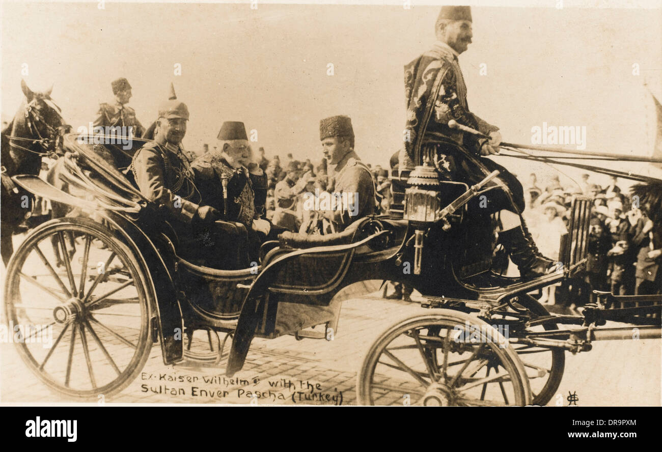 Sultan Mehmed V reitet mit dem Kaiser und Enver Pascha Stockfoto