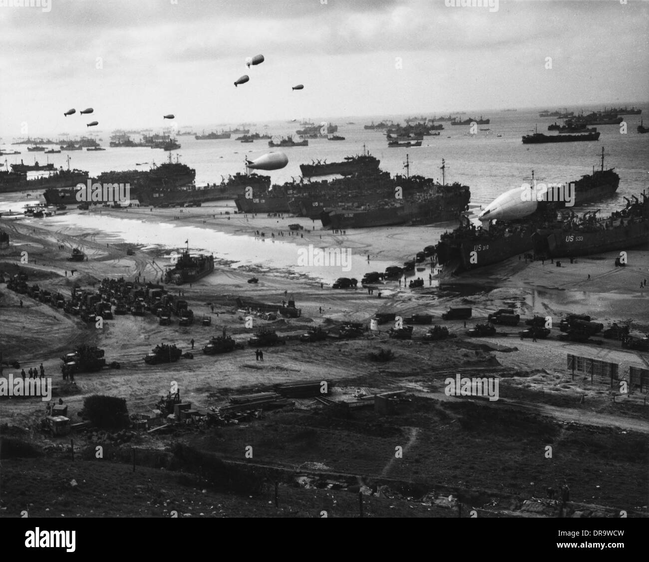 D-Day-Lieferungen Gießen an Land Stockfoto