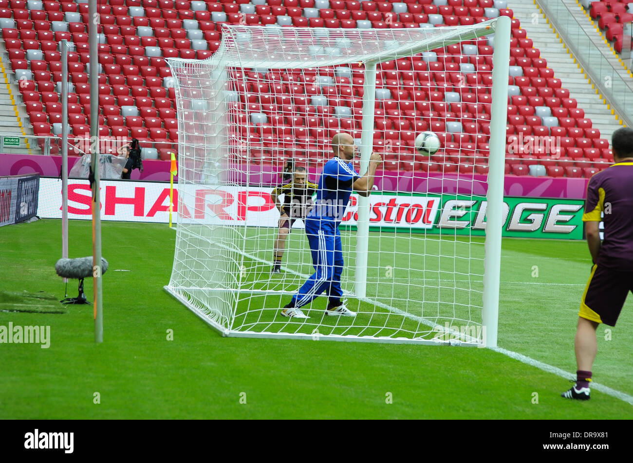 Schiedsrichter und Funktionäre Ausbildung, bevor das Halbfinale der Euro 2012 Warschau, Polen - 27.06.12 Spiele Stockfoto