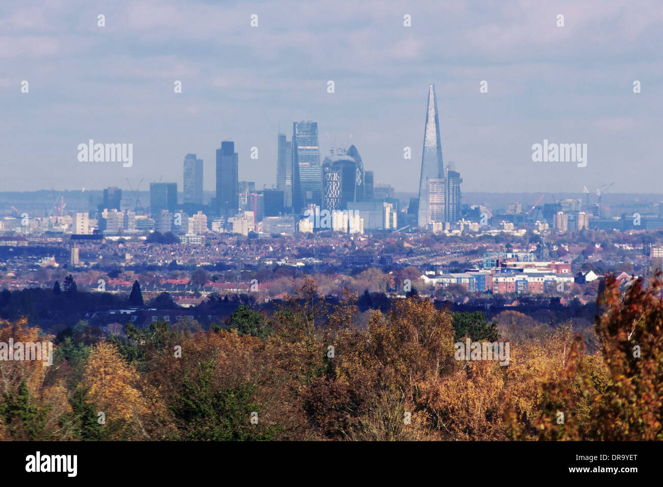 Der City of London, mit seinen legendären Neuzugang - The Shard - gesehen von Epsom Downs, 15 Meilen (24 km) entfernt. Stockfoto