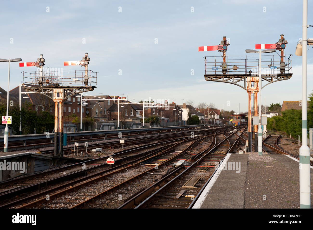 Die Plattform-Starter-Signale am Ende der Plattform in Bognor Regis Station Stockfoto