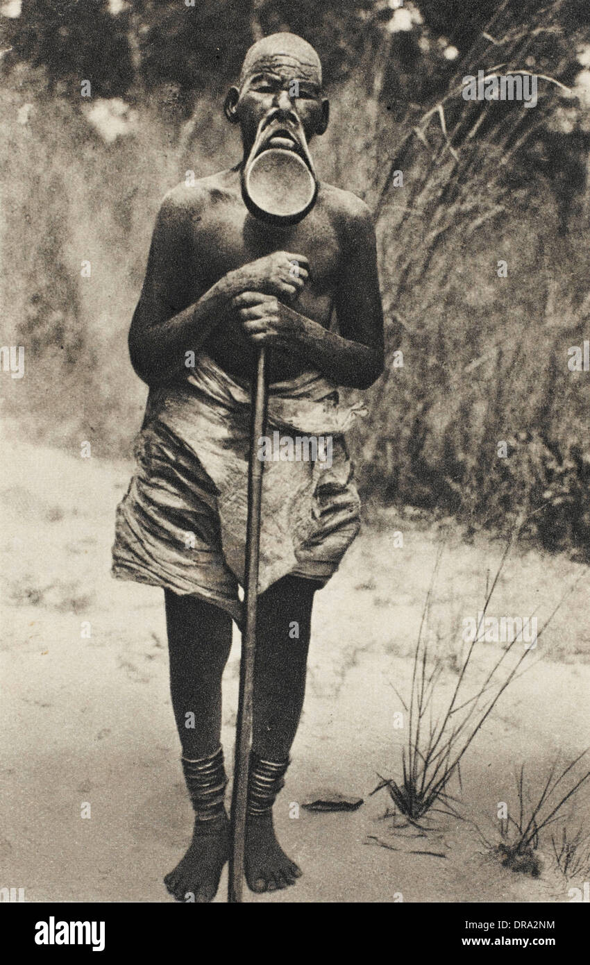 Afrikaner mit Mundlochplatte Stockfoto